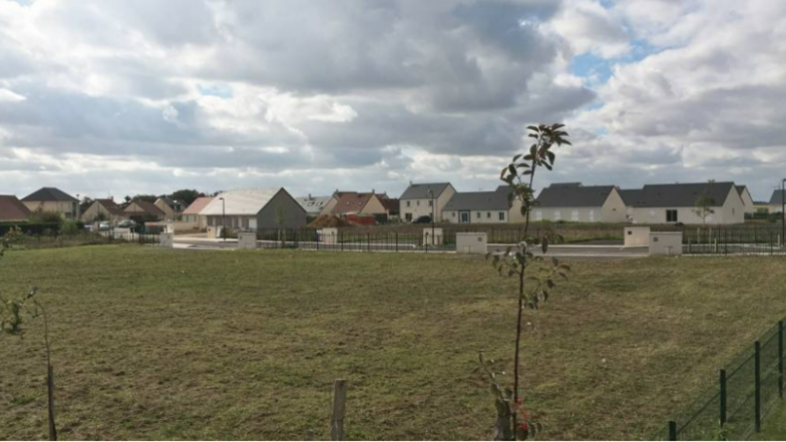 Terrain constructible de 644m2 à Toury