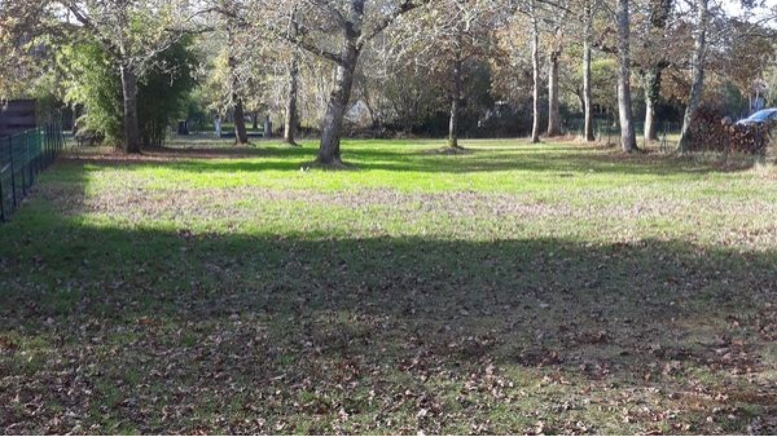 Terrain constructible de 909m2 à Saint-Sauveur