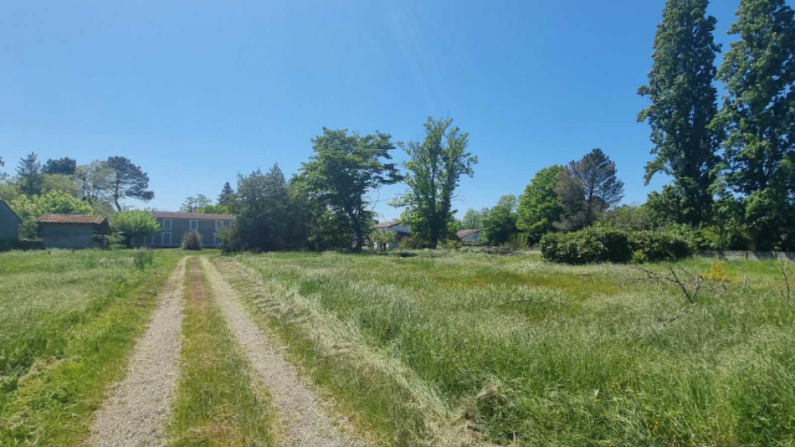 Terrain constructible de 1017m2 à Ludon-Médoc