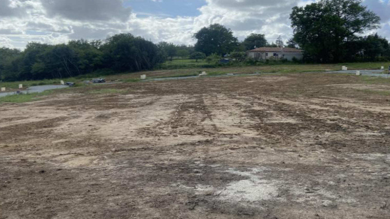 Terrain constructible de 1024m2 à Saint-Médard-en-Jalles