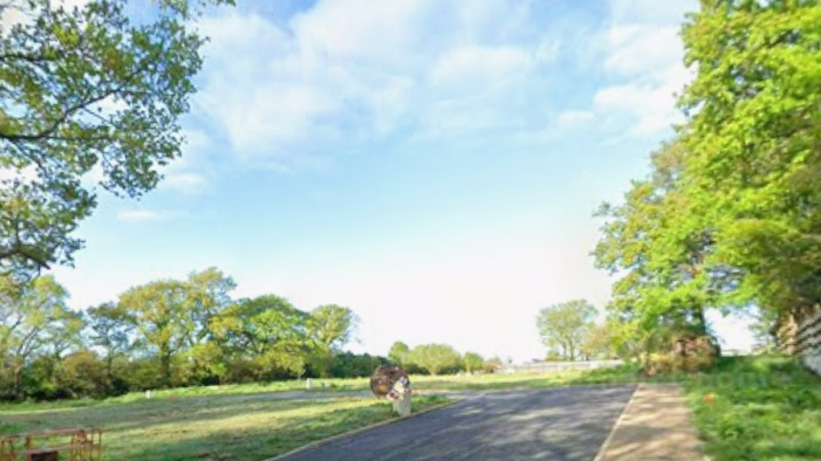 Terrain constructible de 549m2 à Le Cours
