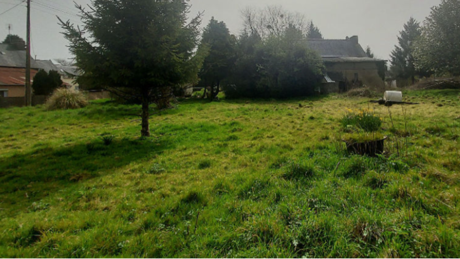 Terrain constructible de 335m2 à Kergrist