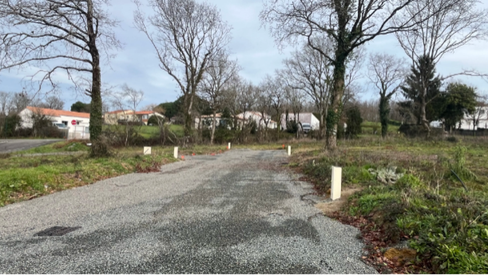 Terrain constructible de 347m2 à Poiroux