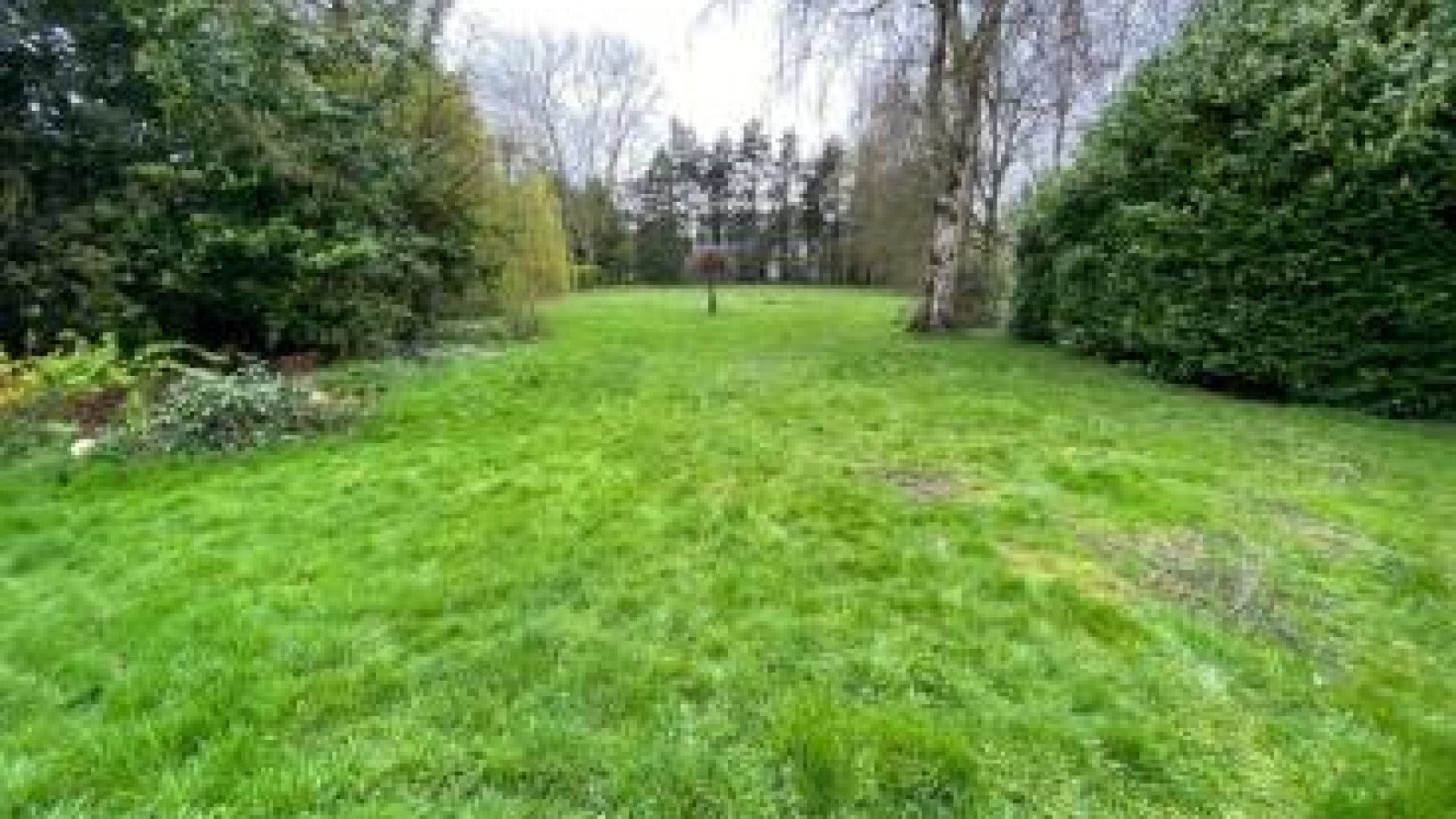 Terrain constructible de 483m2 à Lanton