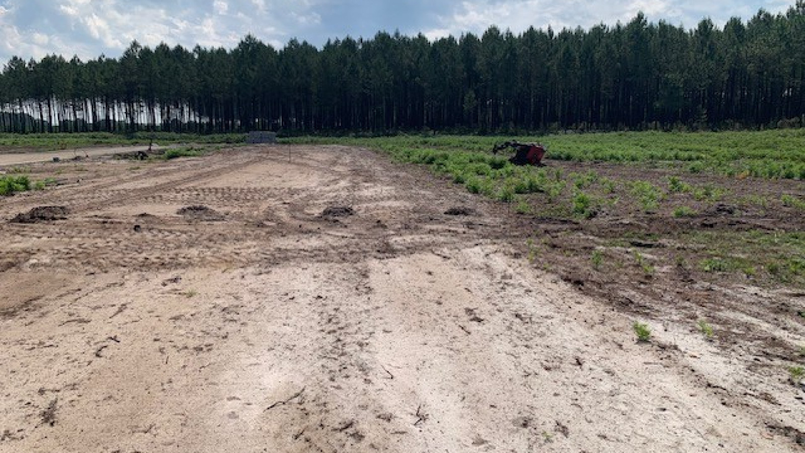 Terrain constructible de 678m2 à Laluque