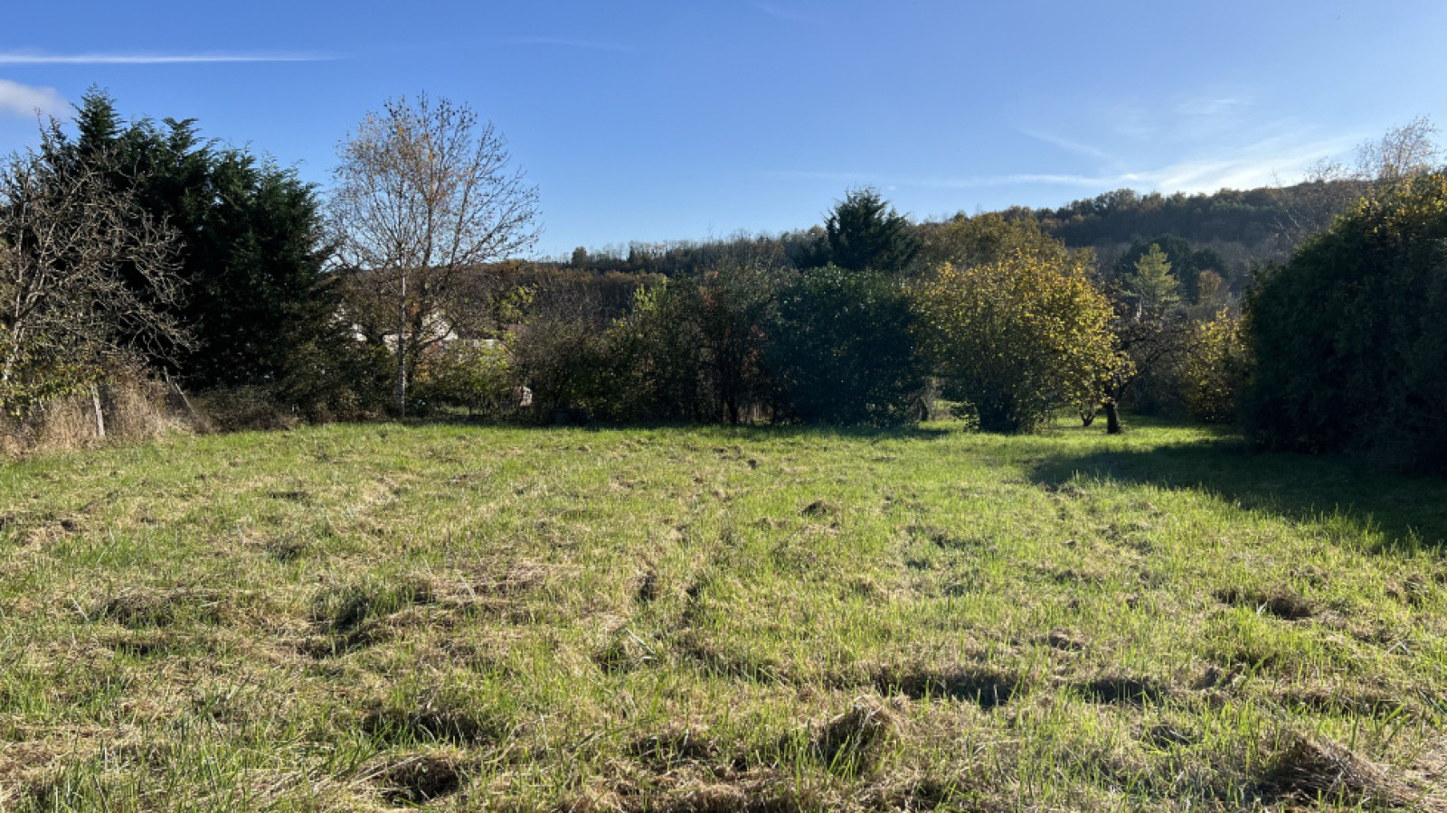 Terrain constructible de 3574m2 à La Rochepot