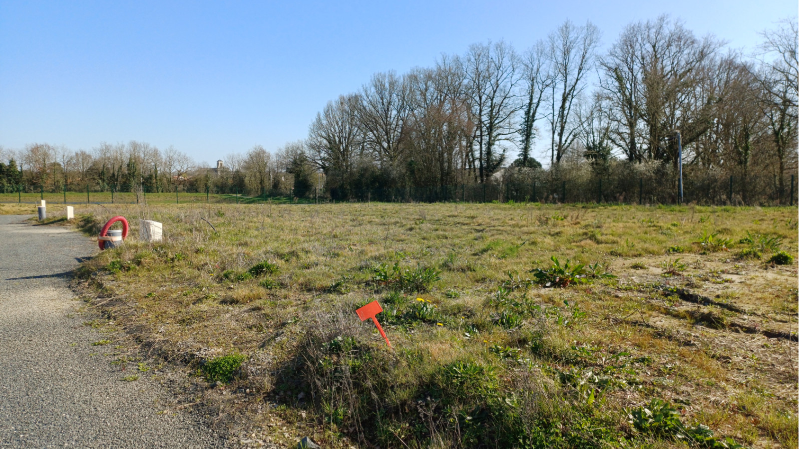 Terrain constructible de 430m2 à Maché