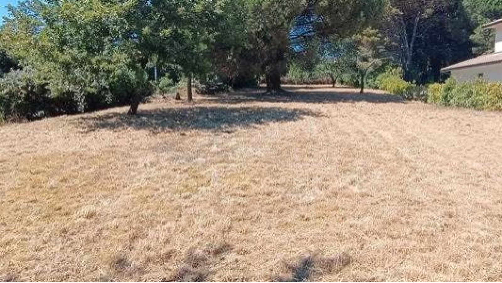 Terrain constructible de 1264m2 à Latresne