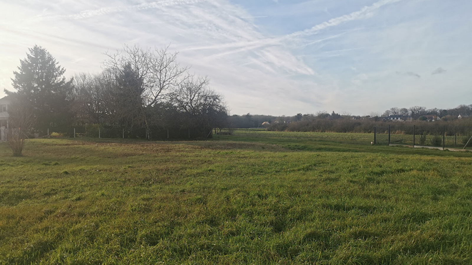 Terrain constructible de 750m2 à Saint-Amand-Longpré