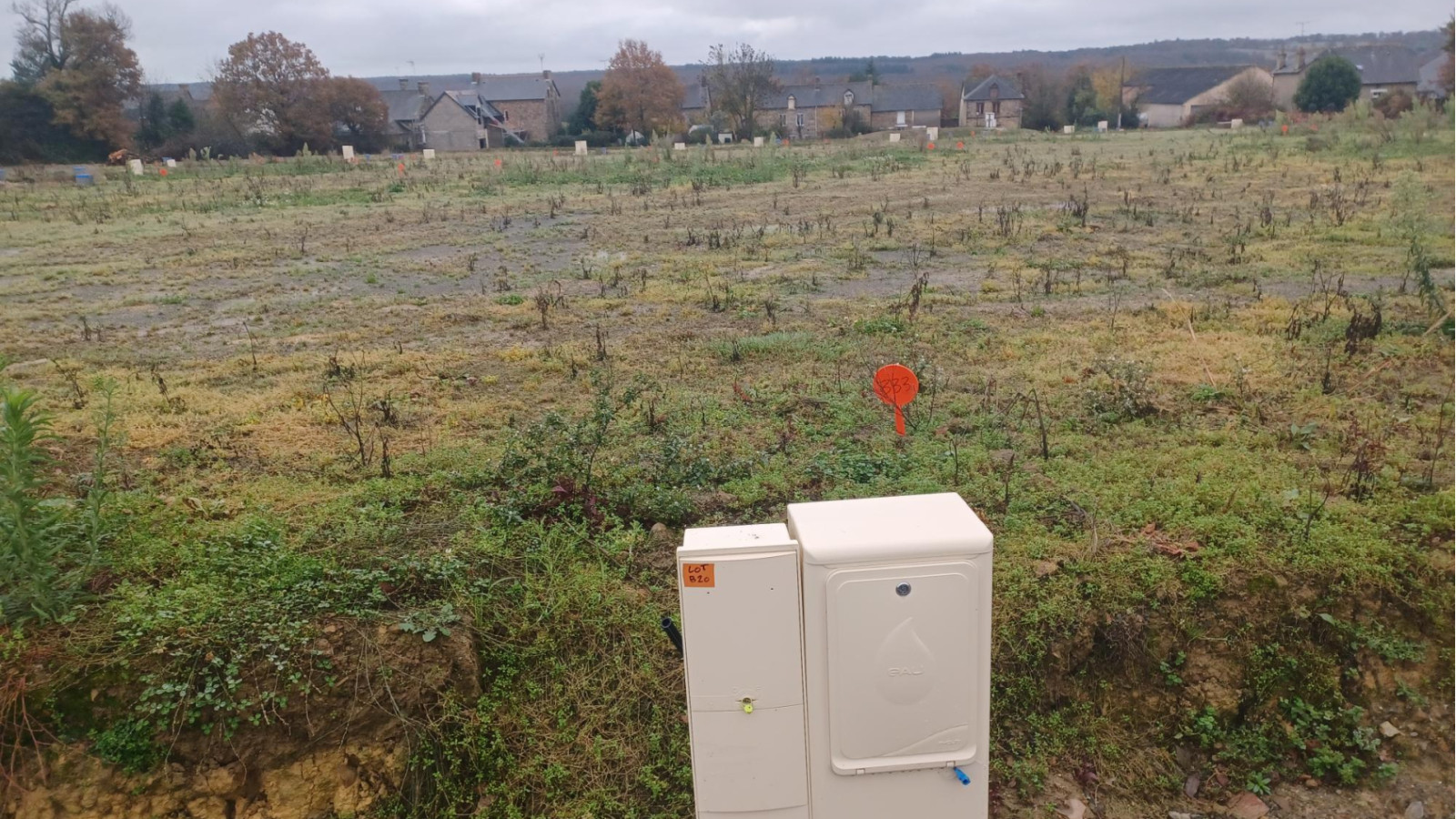Terrain constructible de 343m2 à Évran