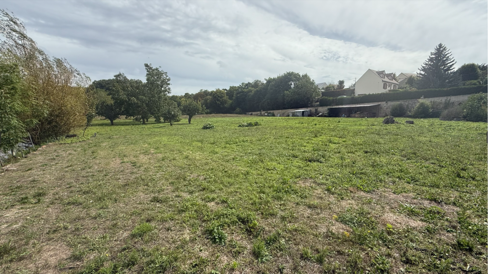 Terrain constructible de 1120m2 à Pithiviers