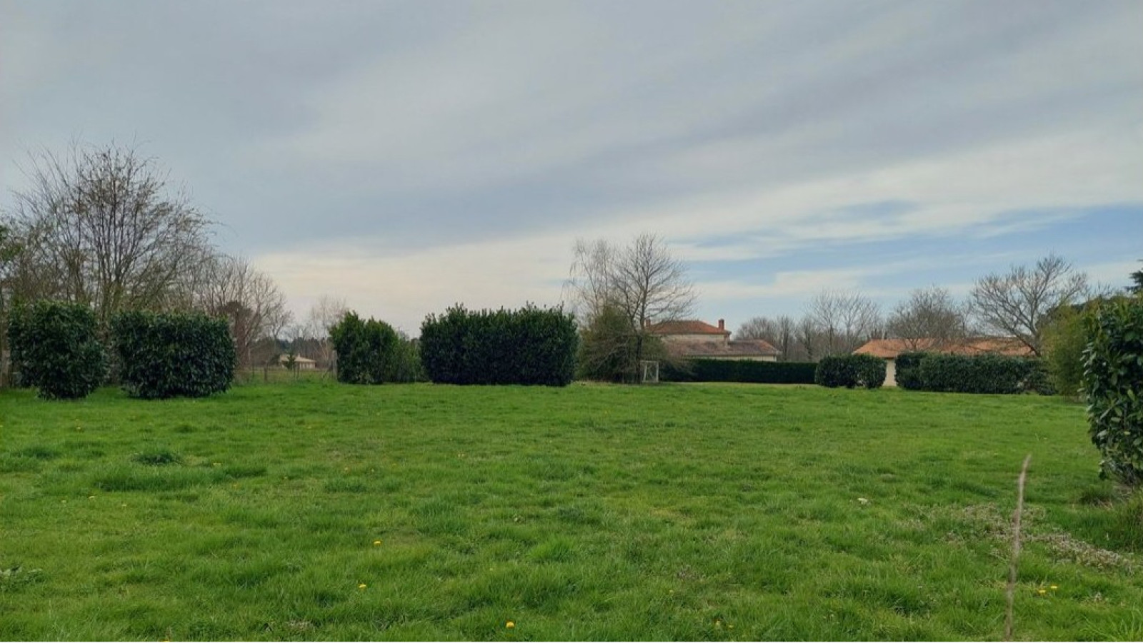 Terrain constructible de 1000m2 à Castillon-la-Bataille