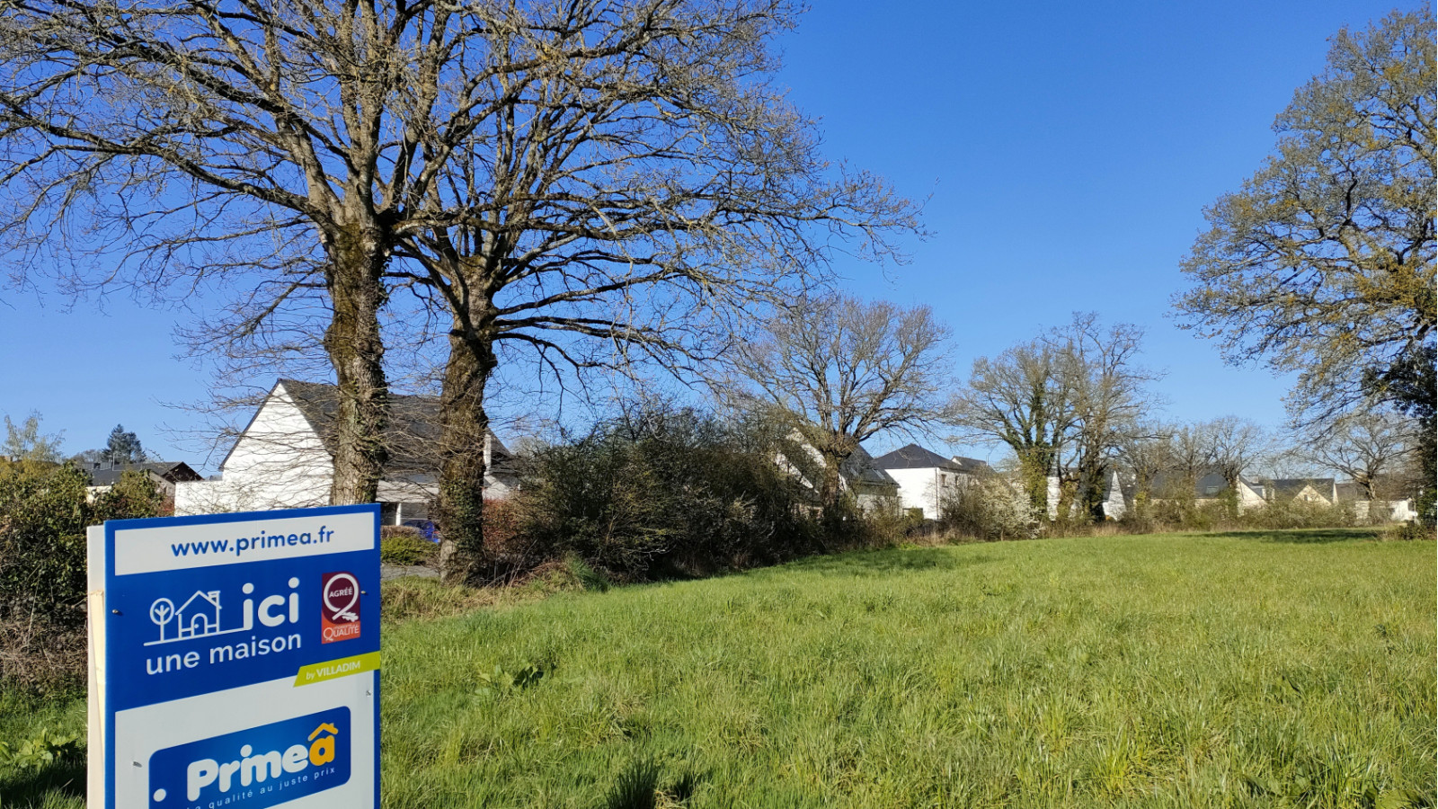 Terrain constructible de 419m2 à Poligné