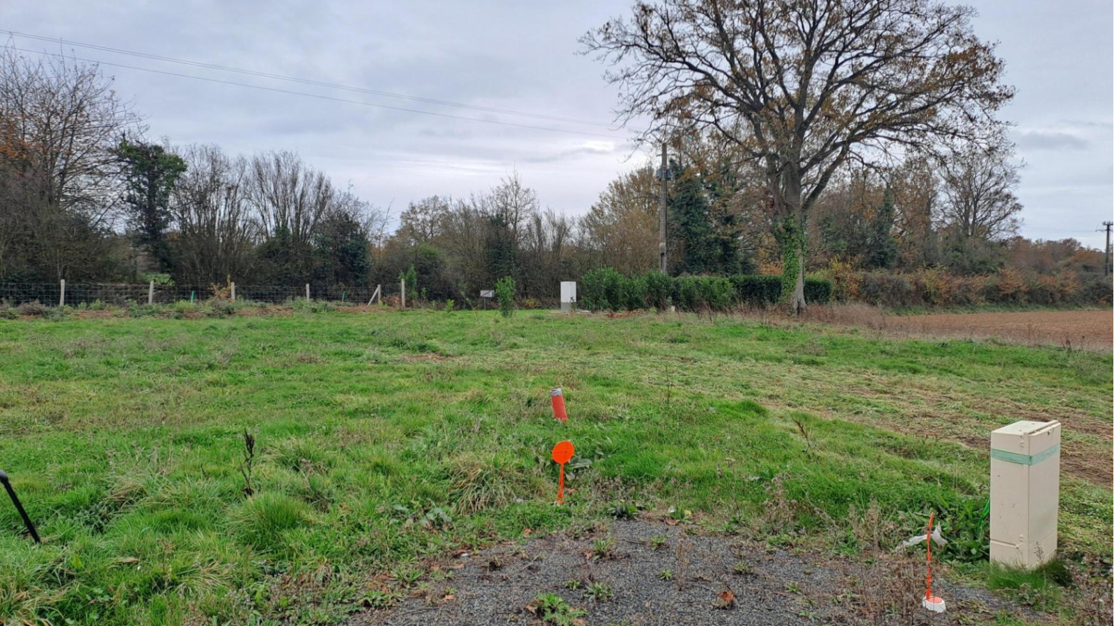 Terrain constructible de 448m2 à Soulaire-et-Bourg