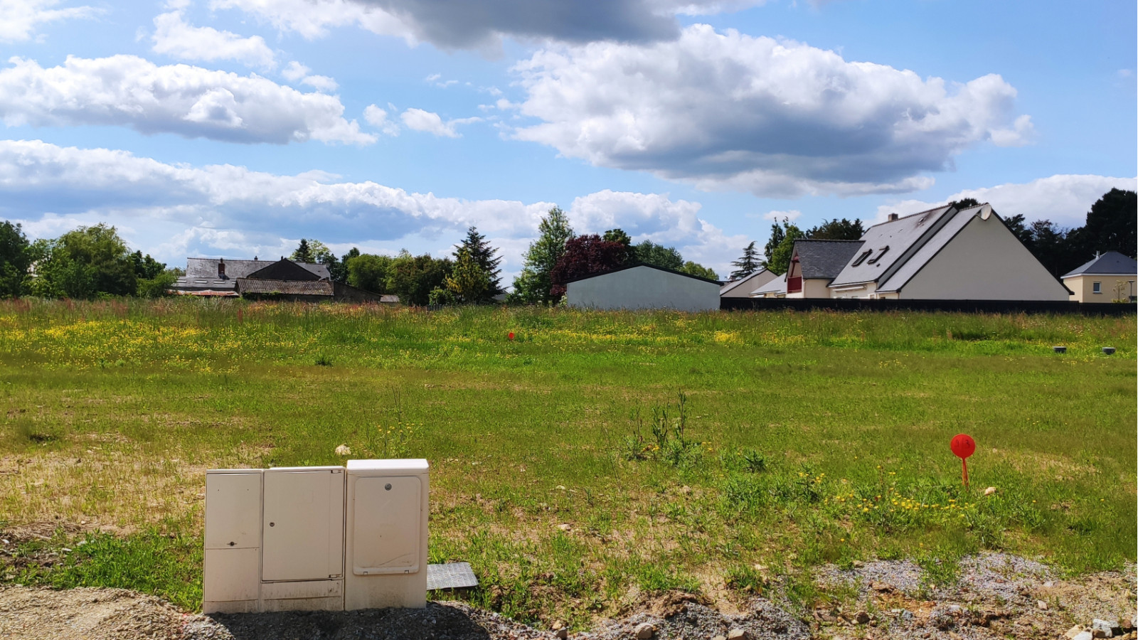 Terrain constructible de 449m2 à Grandchamp-des-Fontaines