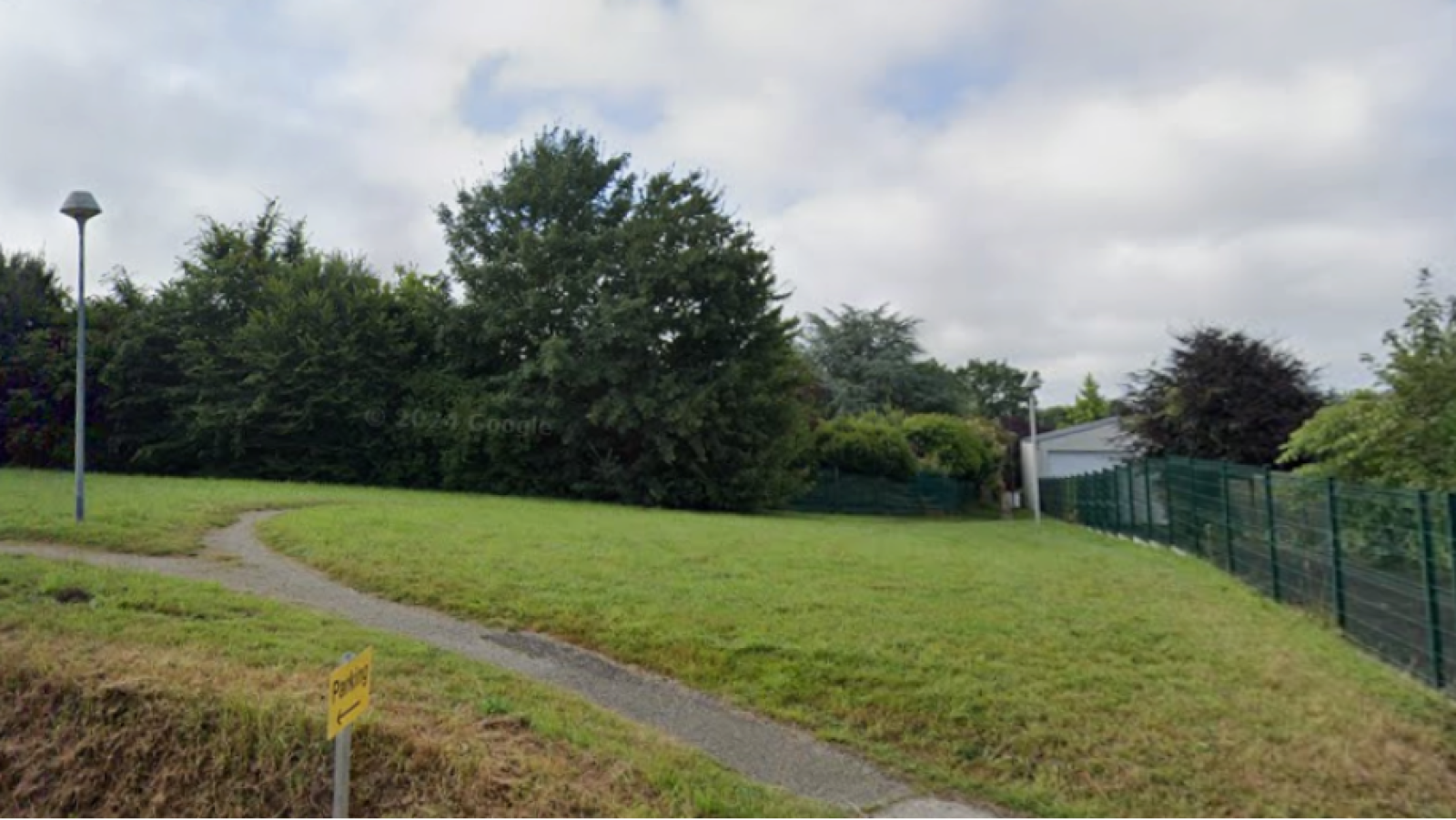 Terrain constructible de 352m2 à Rannée