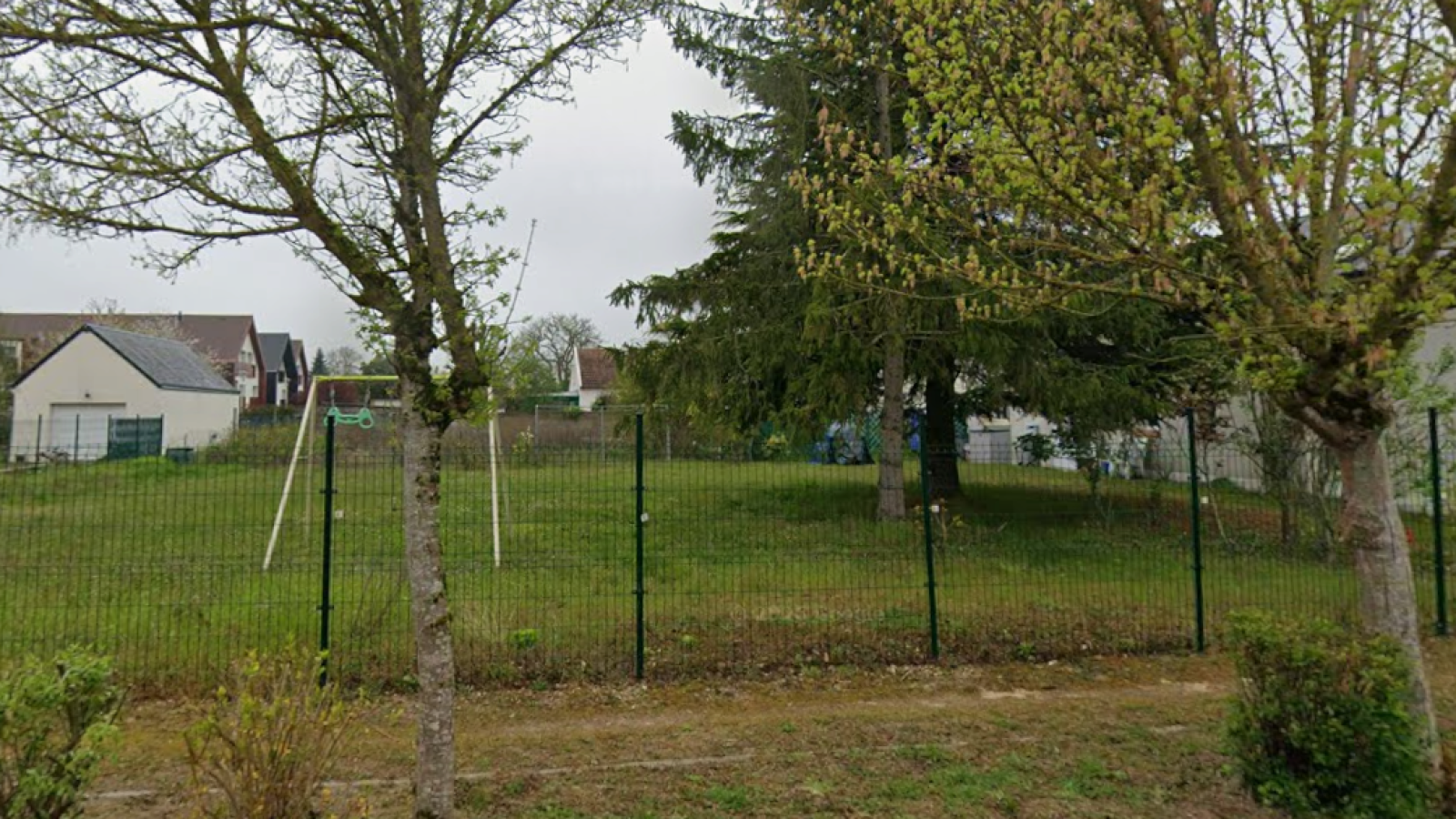 Terrain constructible de 422m2 à Saint-Denis-en-Val