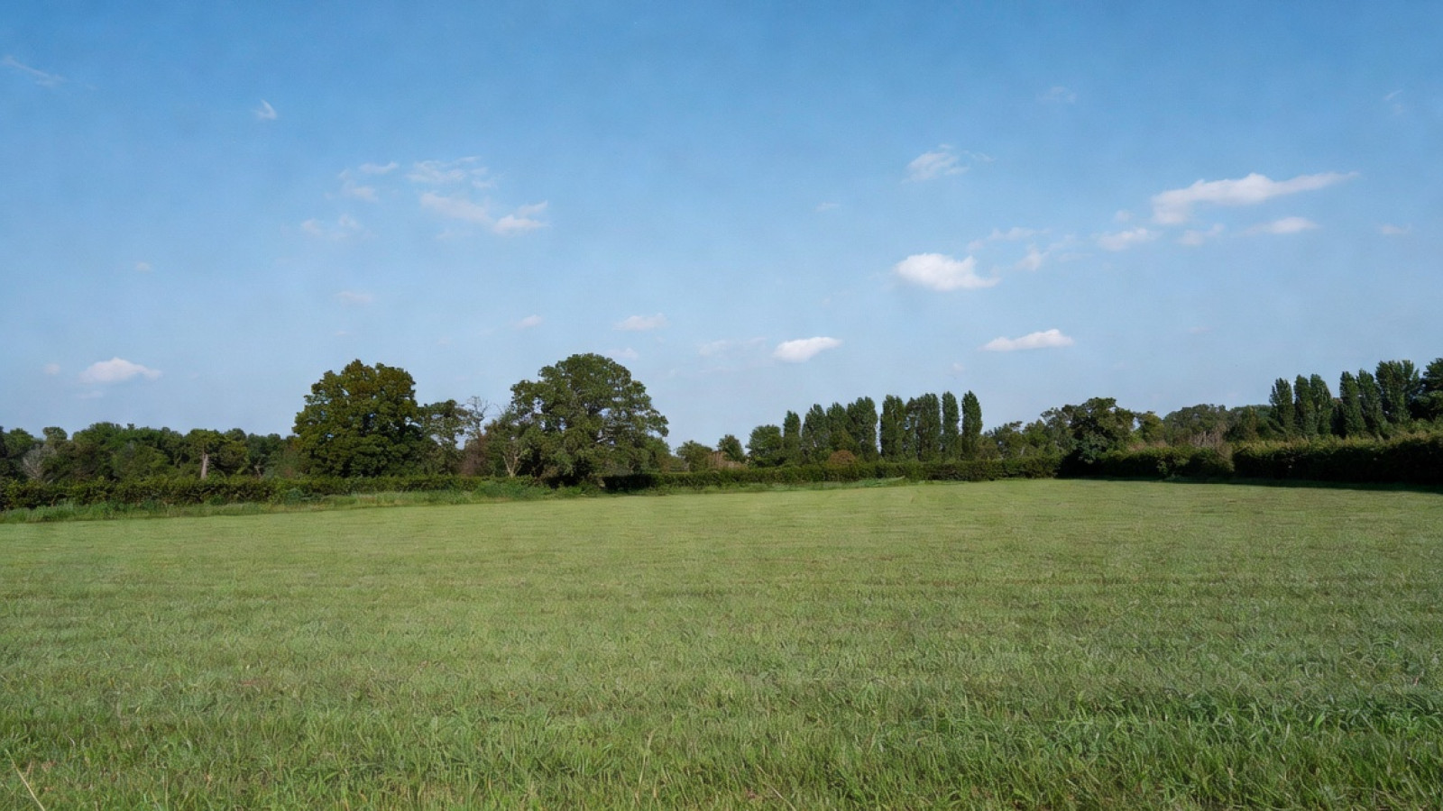 Terrain constructible de 519m2 à Baule