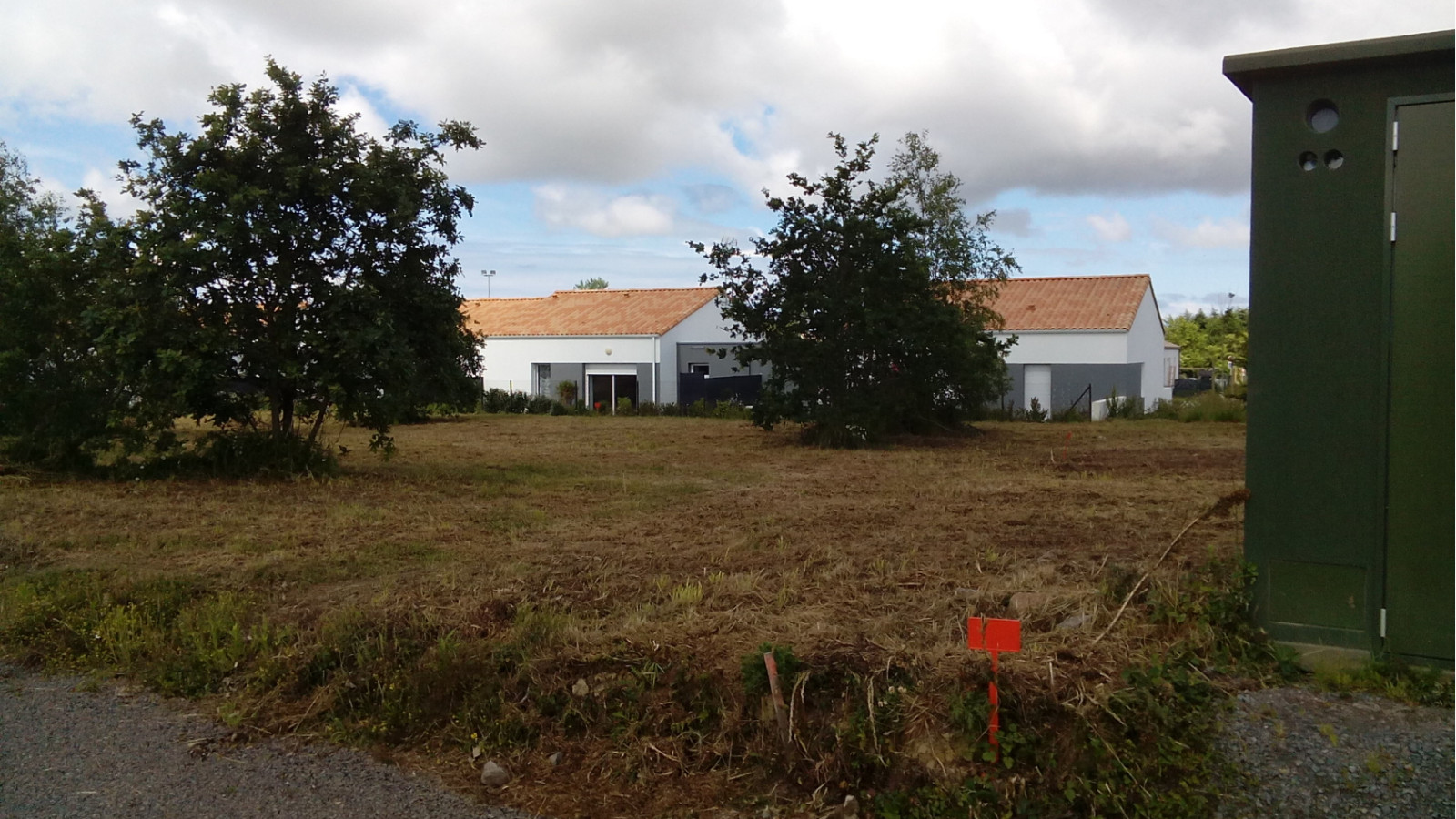 Terrain constructible de 383m2 à Poiroux
