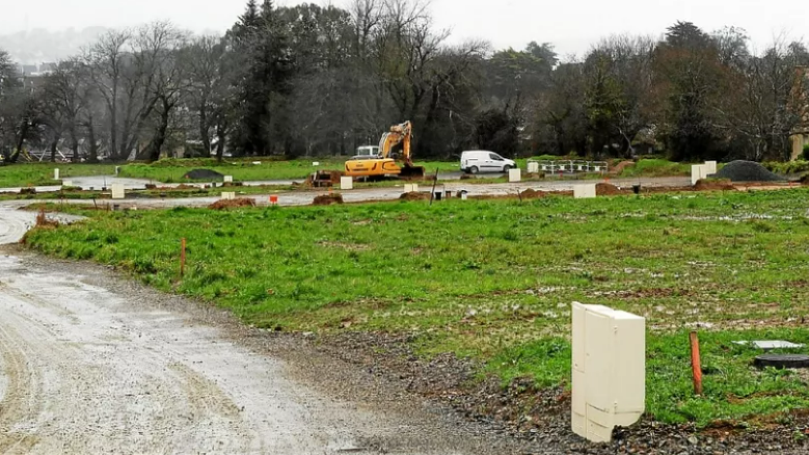 Terrain constructible de 787m2 à Traînou
