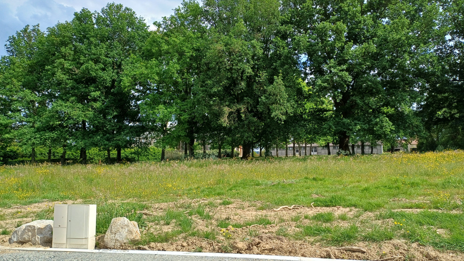 Terrain constructible de 432m2 à Saint-Hilaire-la-Forêt