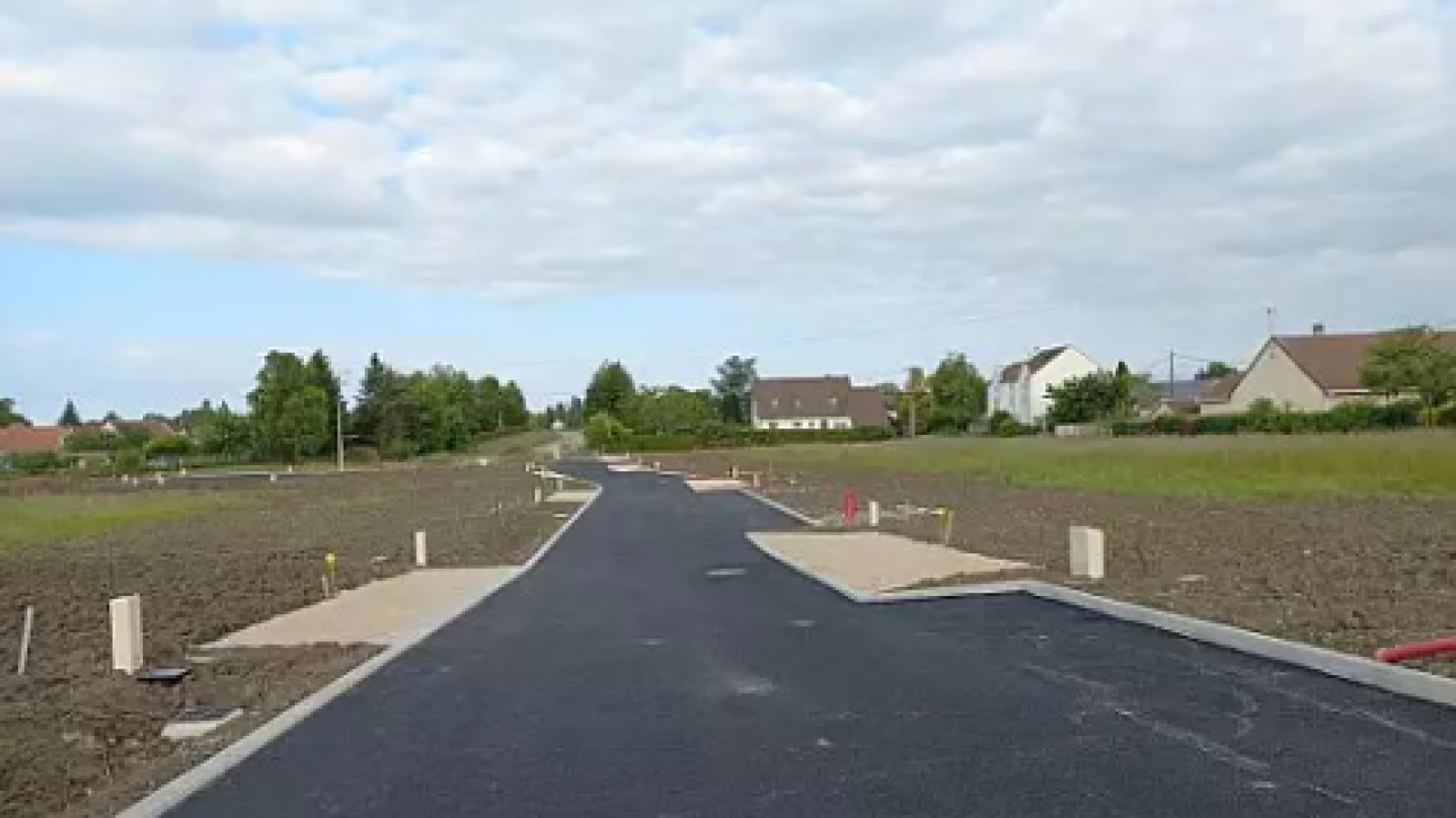 Terrain constructible de 643m2 à Saint-Lyé-la-Forêt