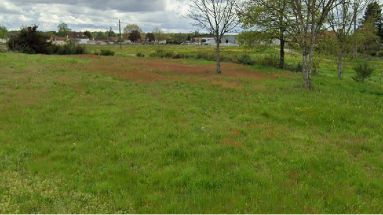 Terrain constructible de 761m2 à Tigy