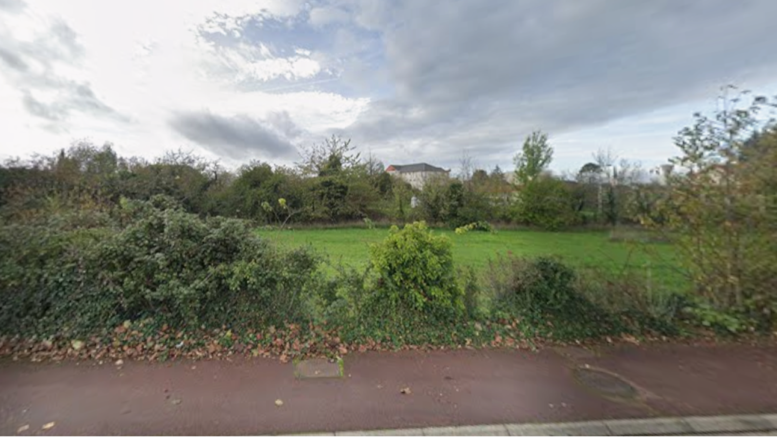 Terrain constructible de 500m2 à Ormes