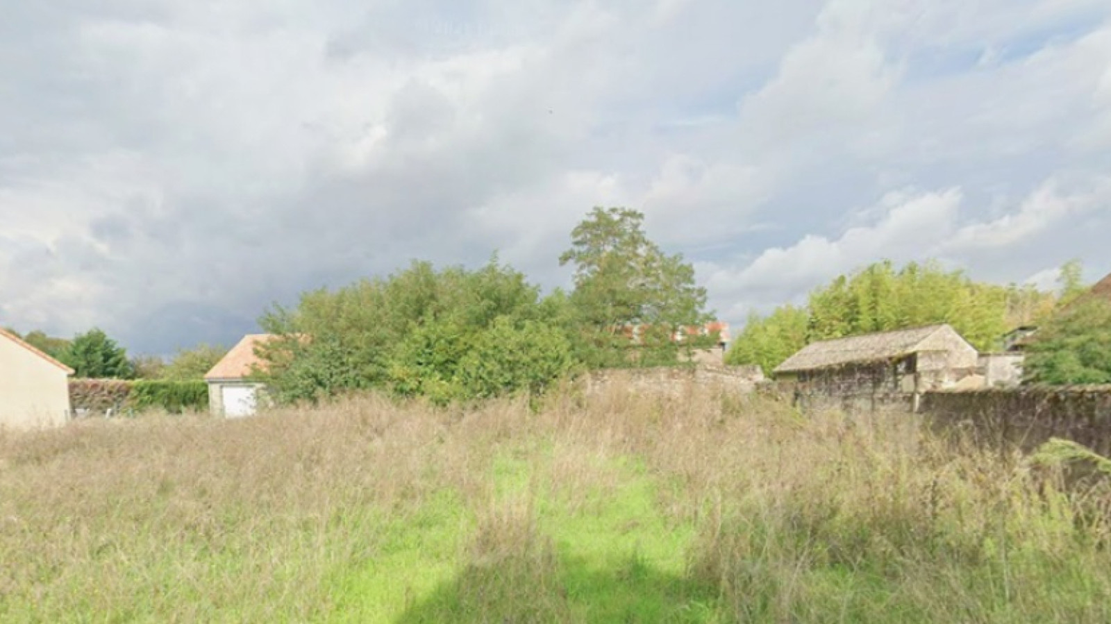 Terrain constructible de 605m2 à Naintré