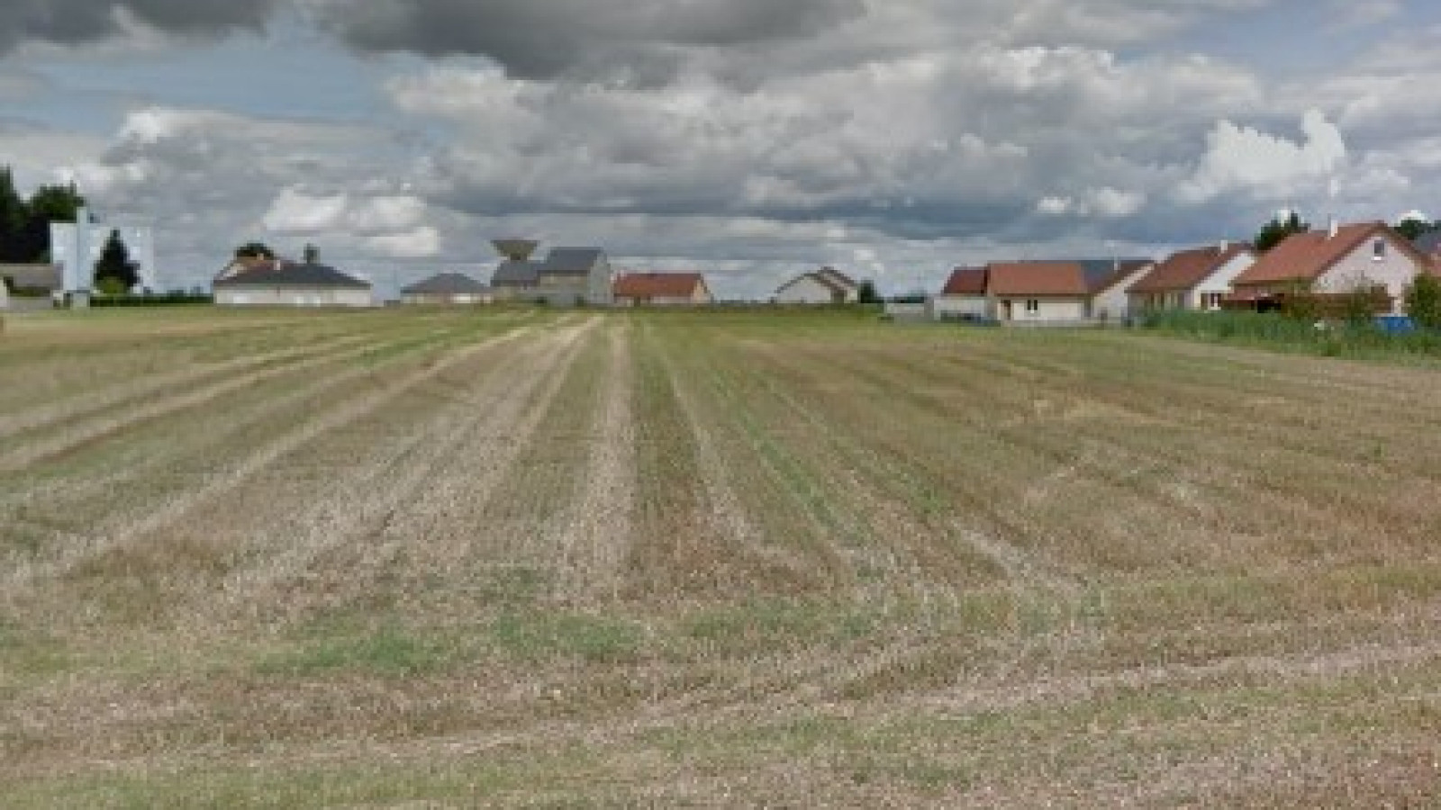Terrain constructible de 2225m2 à Échenon