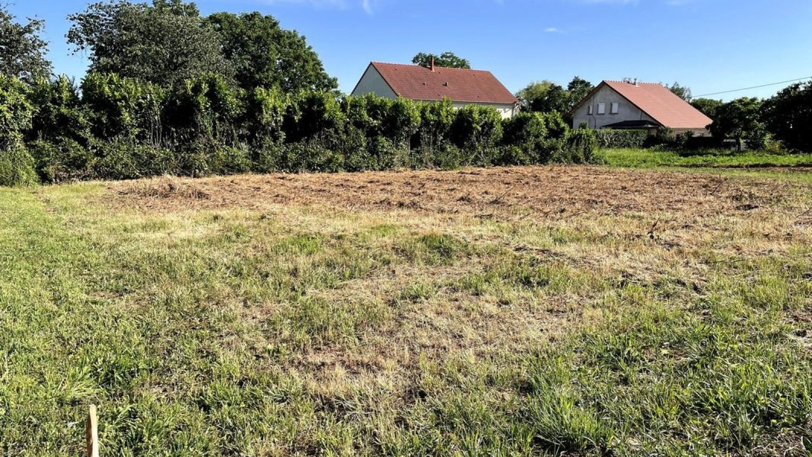 Terrain constructible de 784m2 à Charrey-sur-Saône