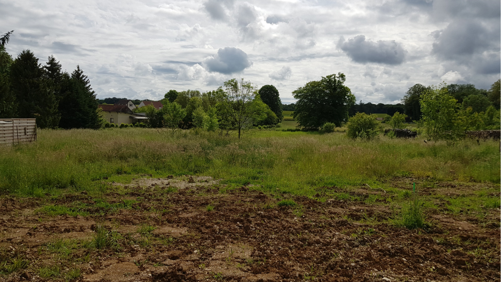 Terrain constructible de 1174m2 à Flammerans