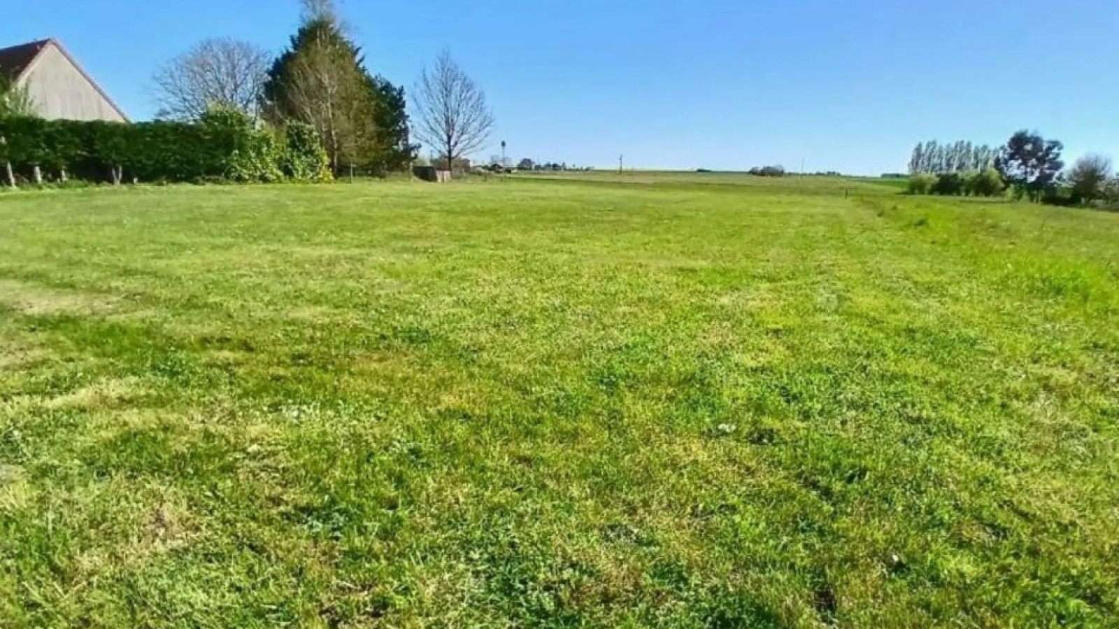 Terrain constructible de 763m2 à Dolus-le-Sec