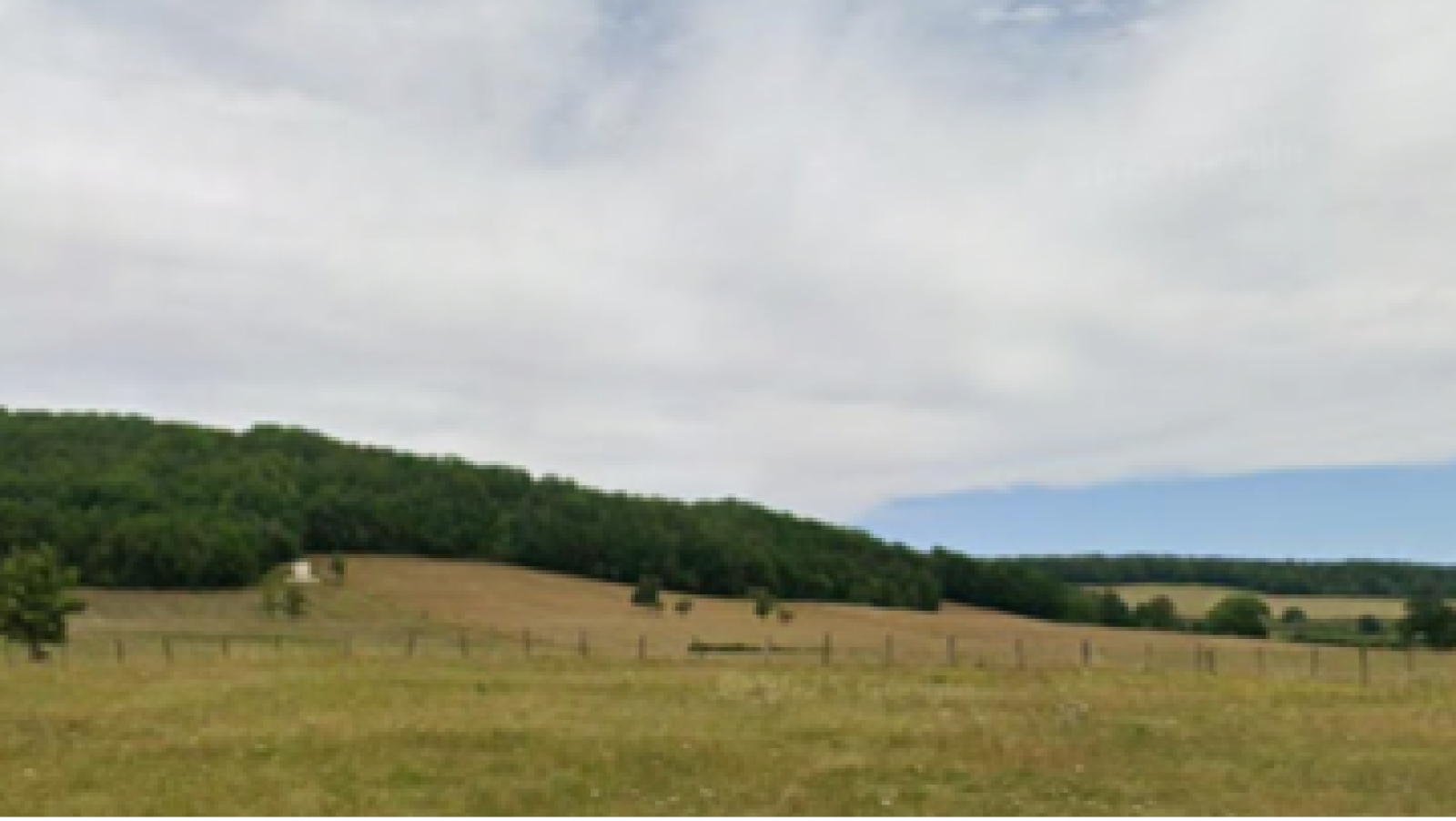 Terrain constructible de 1964m2 à Marcilly-et-Dracy