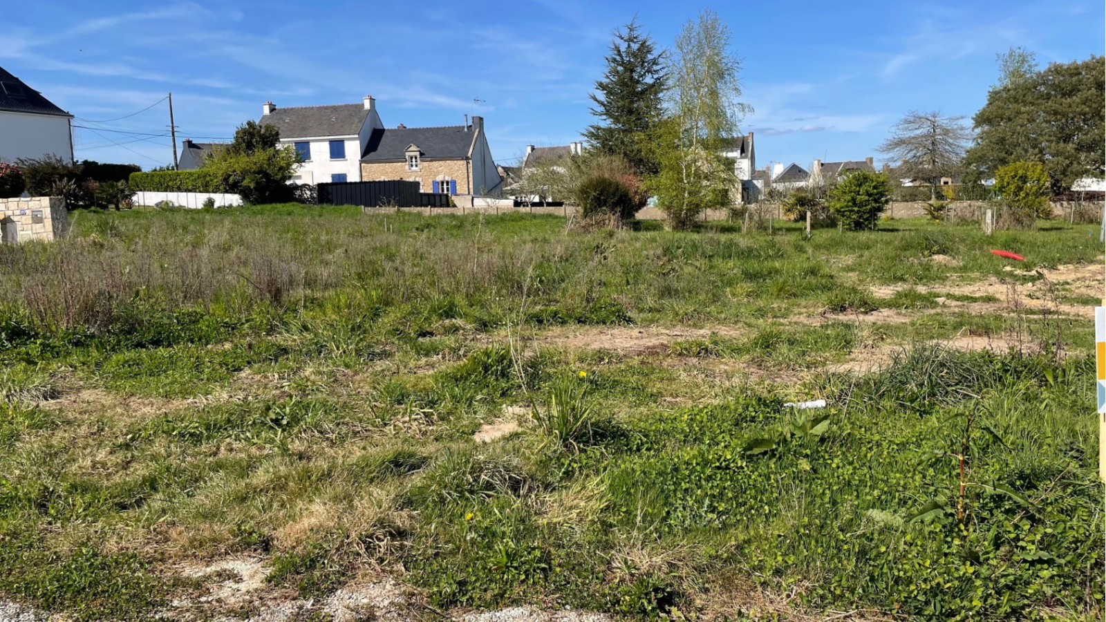 Terrain constructible de 353m2 à Belz