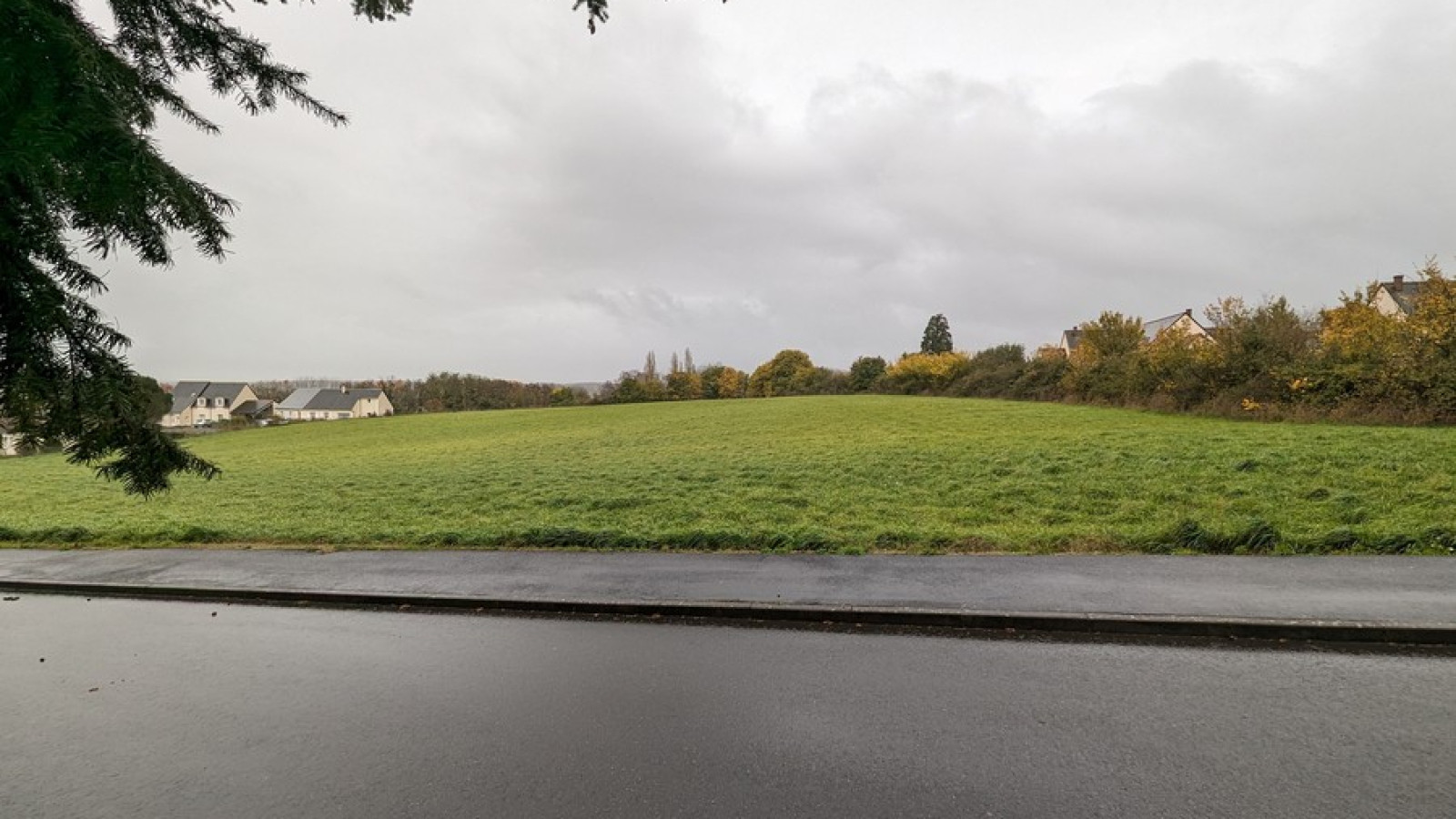 Terrain constructible de 463m2 à Nouzilly