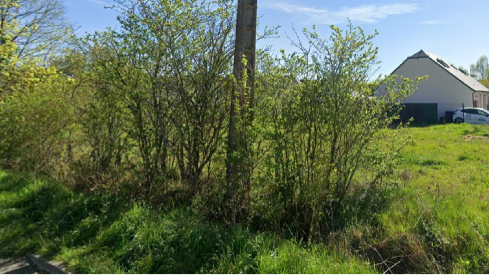 Terrain constructible de 605m2 à Traînou