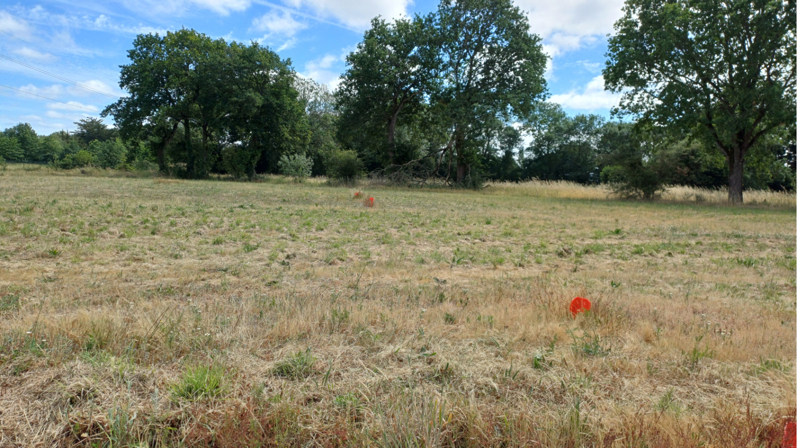 Terrain constructible de 388m2 à Saint-Denis-la-Chevasse