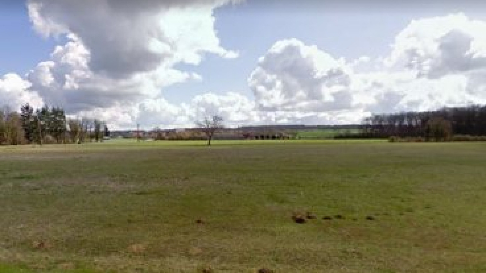 Terrain constructible de 1780m2 à Lavoux