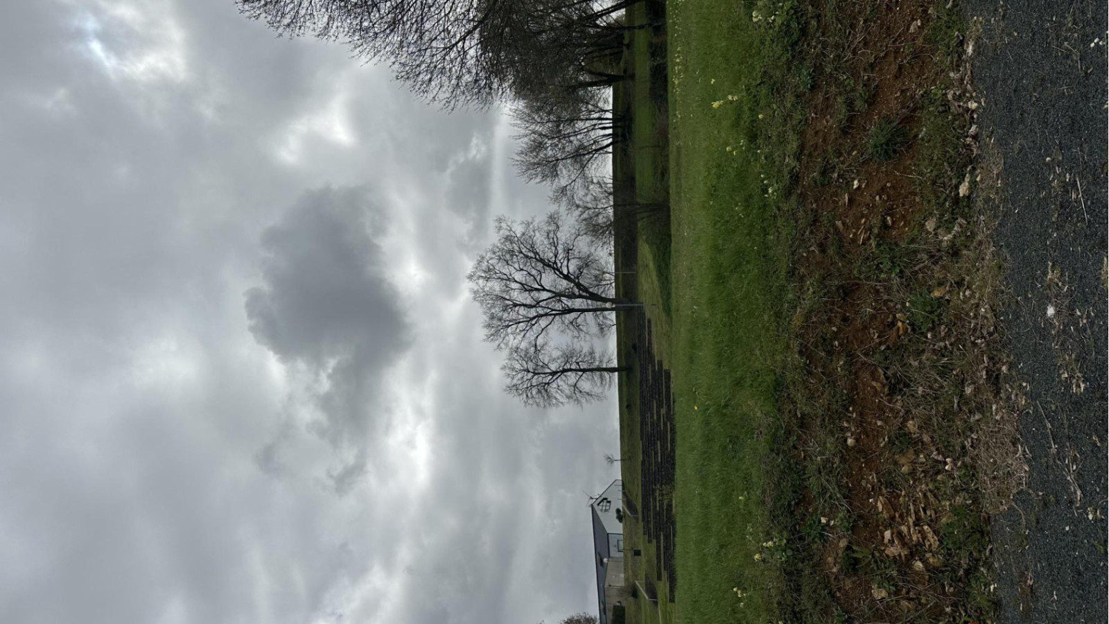 Terrain constructible de 476m2 à Huillé-Lézigné