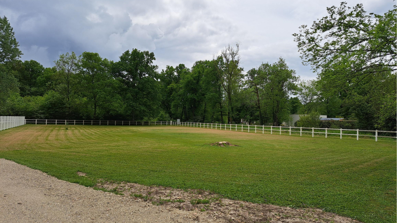 Terrain constructible de 825m2 à La Brède