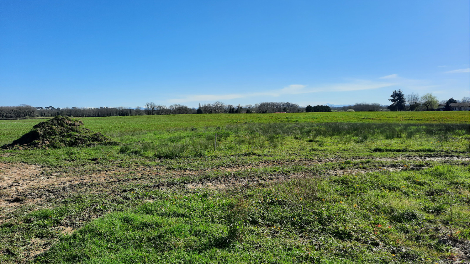 Terrain constructible de 635m2 à Saint-Perdon