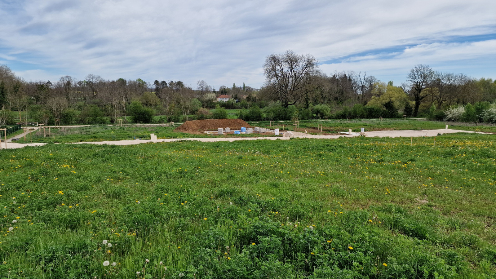 Terrain constructible de 658m2 à Bretigny