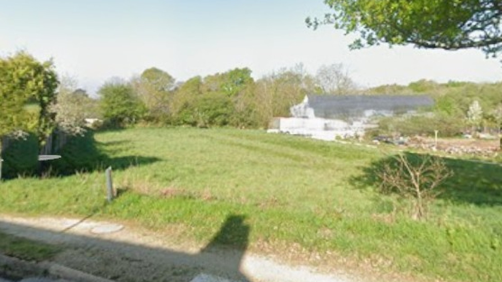 Terrain constructible de 418m2 à Locoal-Mendon