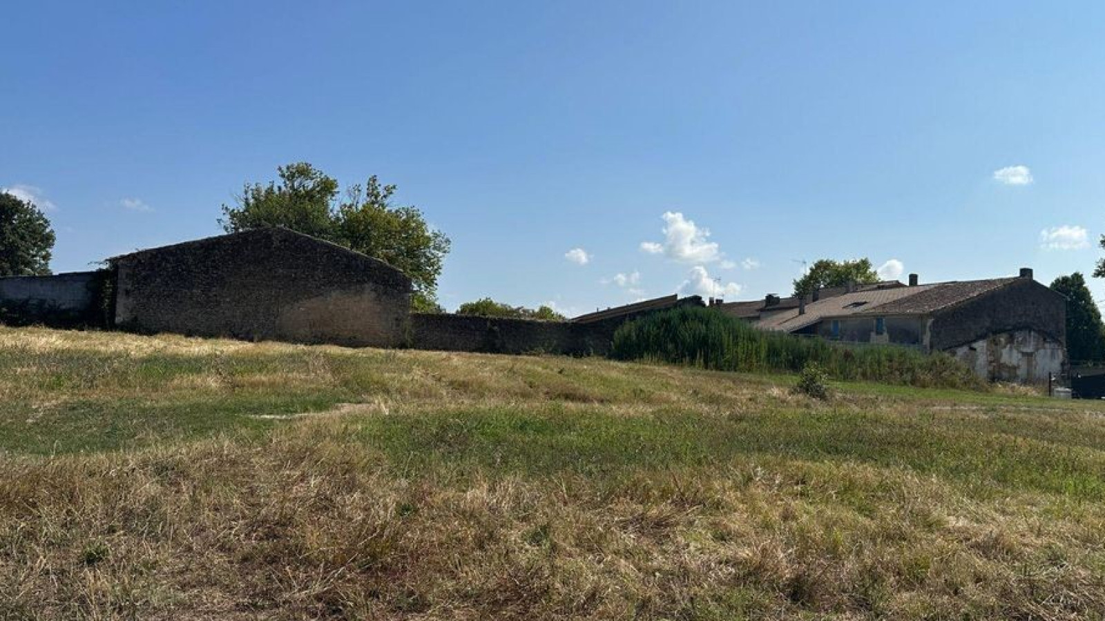Terrain constructible de 2776m2 à Origne