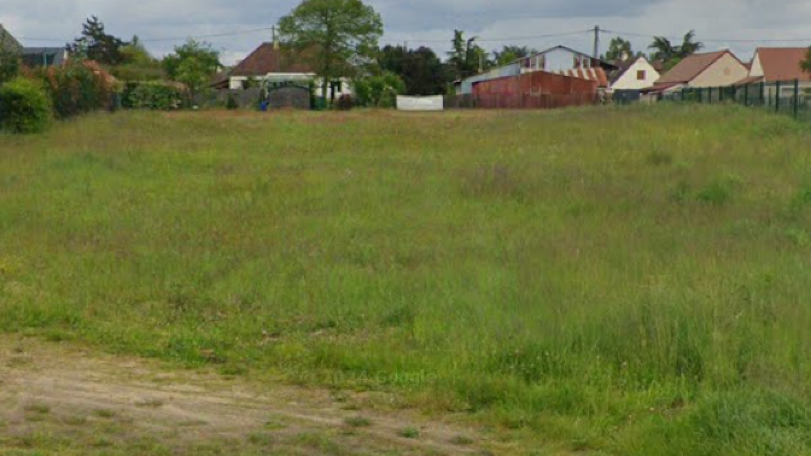 Terrain constructible de 600m2 à Cléry-Saint-André