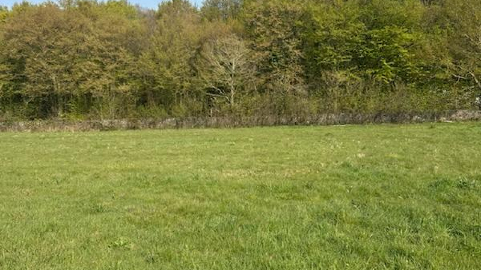 Terrain constructible de 398m2 à Val d'Erdre-Auxence