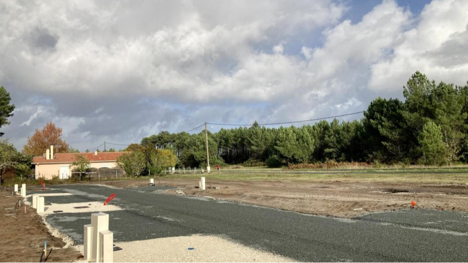 Terrain constructible de 638m2 à Auros