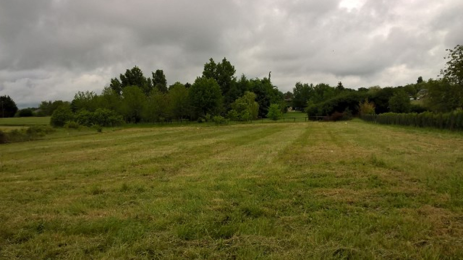 Terrain constructible de 916m2 à Corquilleroy