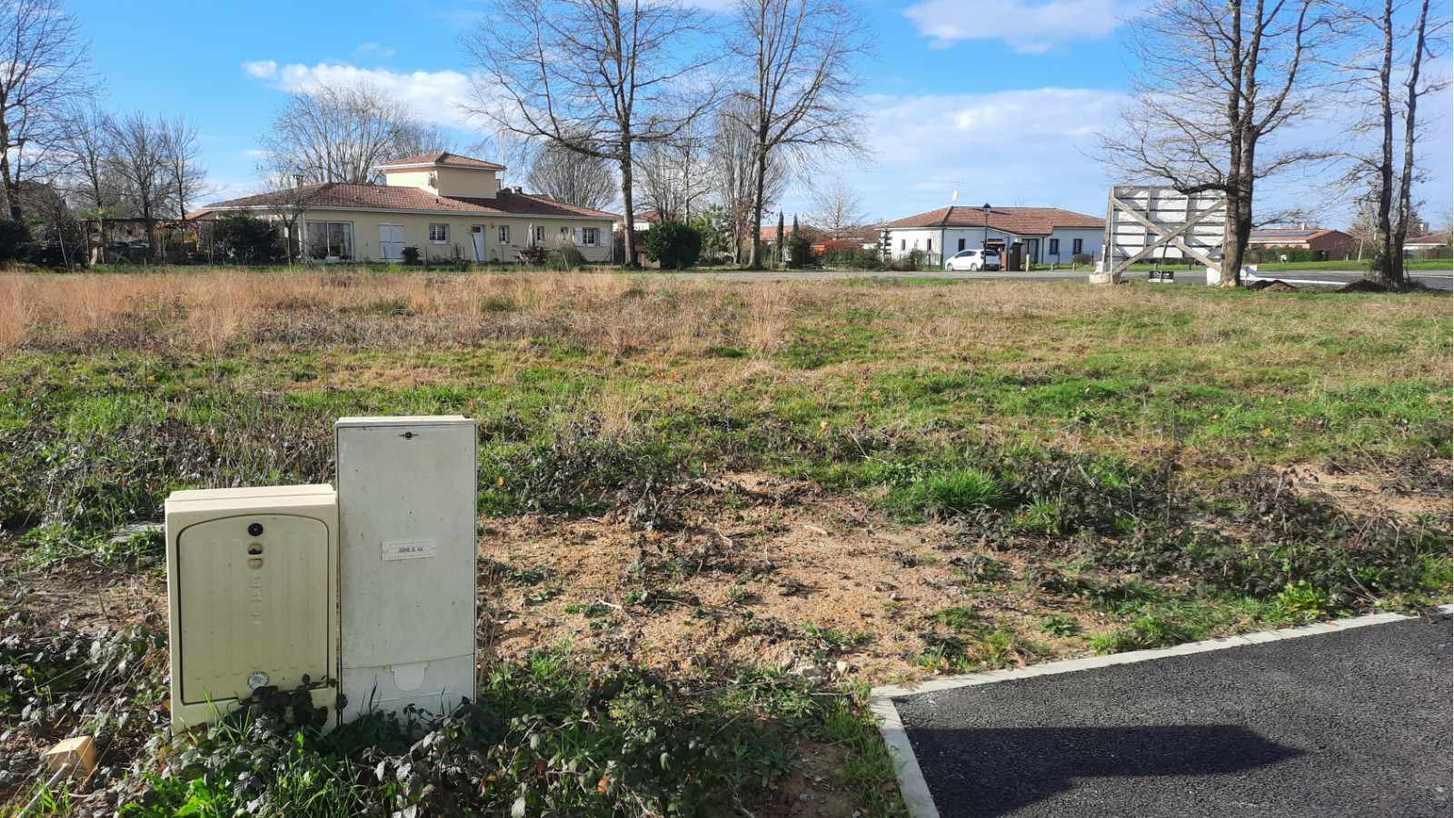Terrain constructible de 980m2 à Sort-en-Chalosse